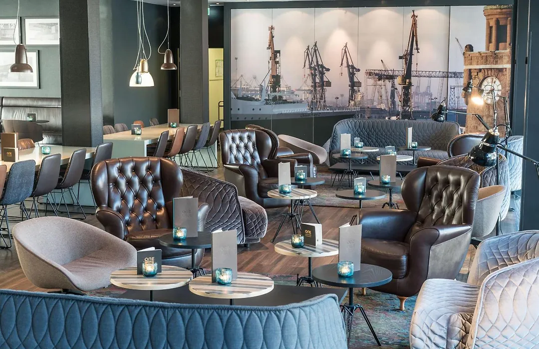 Motel One Hamburg-Altona-1
